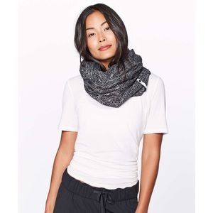 Lululemon vinyasa rulu scarf/shawl